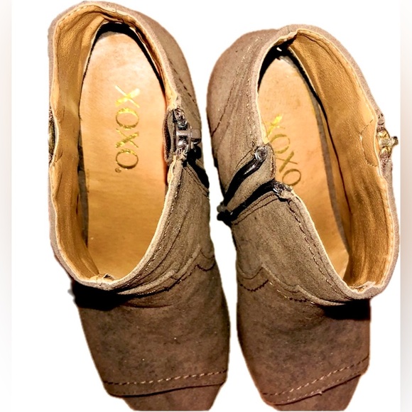 XOXO Peep Toe Taupe Seude Booties! - Picture 11 of 13